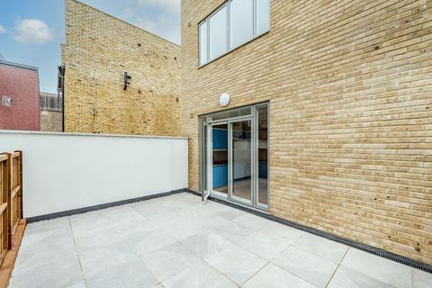 2 bedroom flat to rent, Walworth Road, Elephant and Castle, London, SE17
