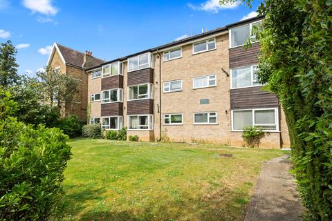 2 bedroom flat for sale, The Avenue, Worcester Park, KT4