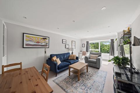 2 bedroom flat for sale, The Avenue, Worcester Park, KT4