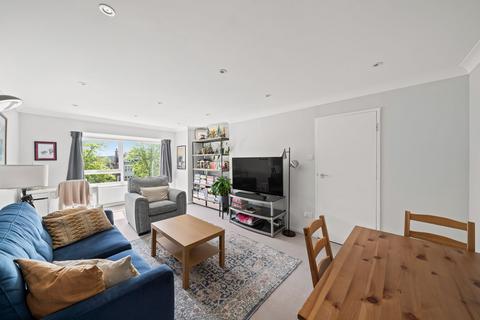 2 bedroom flat for sale, The Avenue, Worcester Park, KT4