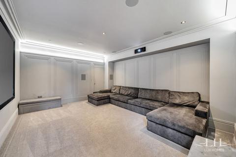5 bedroom detached house for sale, Freeman Way, Emerson Park