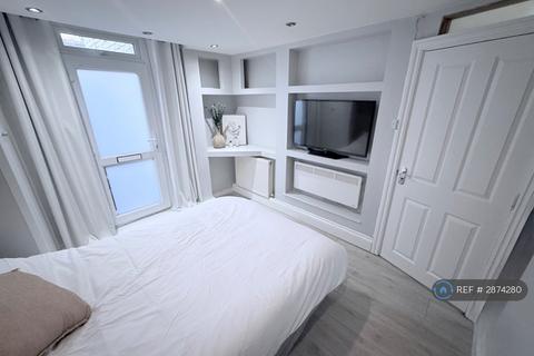 undefined, Cann Hall Road, London, E11