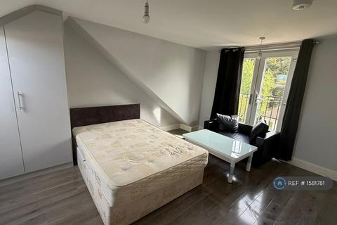 2 bedroom flat to rent, North Hyde Lane, Hounslow, TW5
