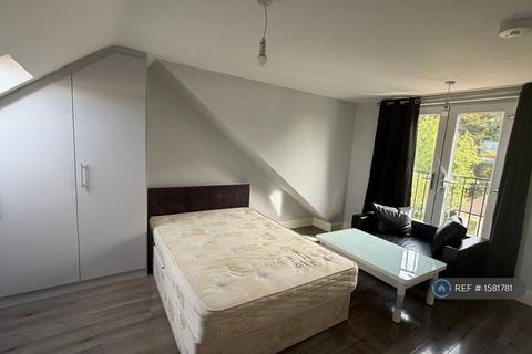 2 bedroom flat to rent, North Hyde Lane, Hounslow, TW5
