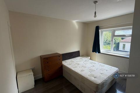 2 bedroom flat to rent, North Hyde Lane, Hounslow, TW5