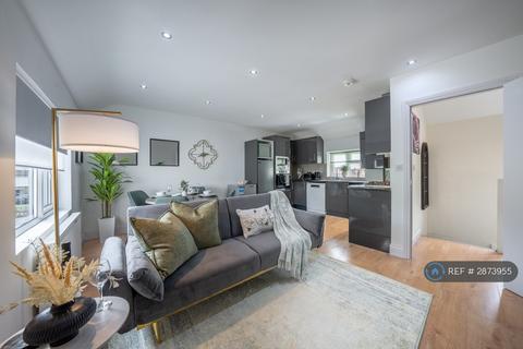 2 bedroom maisonette to rent, Falling Lane, West Drayton, UB7