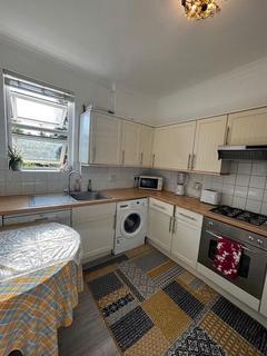 4 bedroom house share to rent, Sunny Gardens Road, London, NW4
