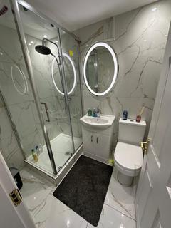 4 bedroom house share to rent, Sunny Gardens Road, London, NW4