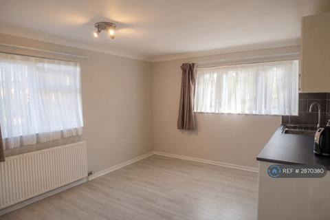 2 bedroom maisonette to rent, Larkin Close, Cambridge, CB4