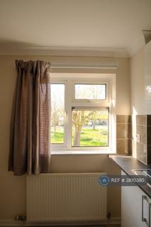 2 bedroom maisonette to rent, Larkin Close, Cambridge, CB4