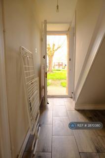 2 bedroom maisonette to rent, Larkin Close, Cambridge, CB4