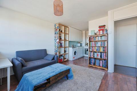 1 bedroom flat for sale, Bullen Street, London, SW11