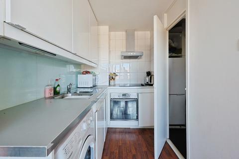 1 bedroom flat for sale, Bullen Street, London, SW11