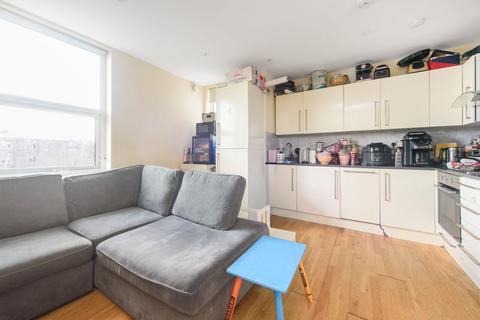 2 bedroom flat for sale, Sheila House, Temple Fortune, London, NW11