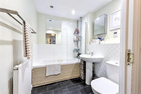 2 bedroom flat for sale, Pump Place, Old Stratford MK19