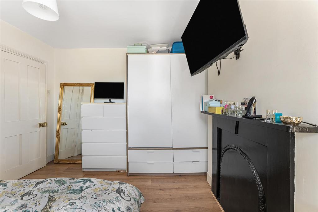 Bedroom, fireplace
