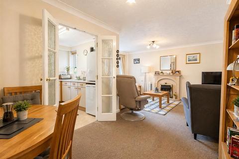 1 bedroom retirement property for sale, Montgomery Court, Warwick