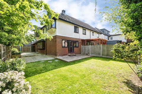 4 bedroom semi-detached house for sale, Beacons Close, Beckton, London, E6