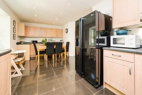 4 bedroom semi-detached house for sale, Beacons Close, Beckton, London, E6