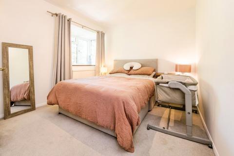4 bedroom semi-detached house for sale, Beacons Close, Beckton, London, E6