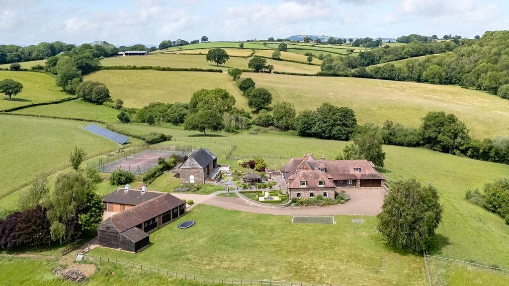 6 bedroom detached house for sale
