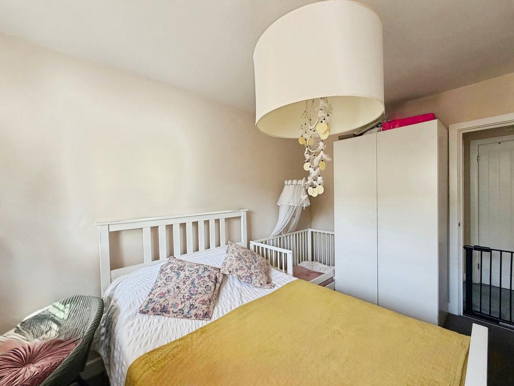 Apartment in Southampton, Shirley - View 2
