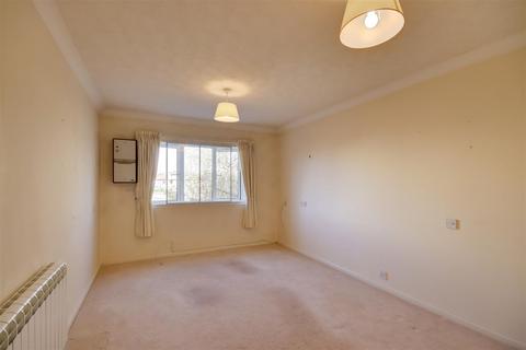 2 bedroom retirement property for sale, Amberley Court, Freshbrook Road, Lancing, BN15 8DS