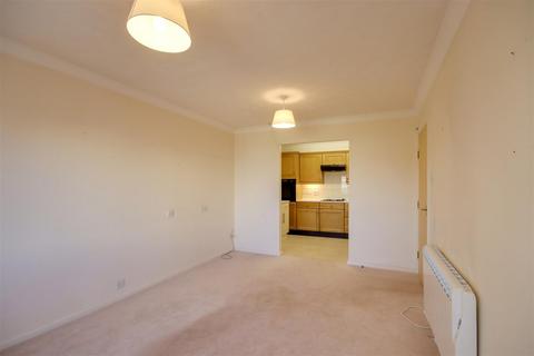 2 bedroom retirement property for sale, Amberley Court, Freshbrook Road, Lancing, BN15 8DS
