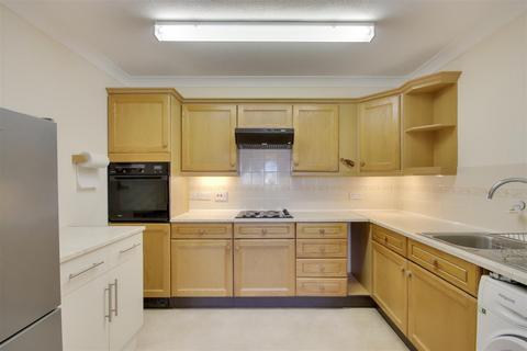 2 bedroom retirement property for sale, Amberley Court, Freshbrook Road, Lancing, BN15 8DS