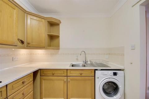 2 bedroom retirement property for sale, Amberley Court, Freshbrook Road, Lancing, BN15 8DS