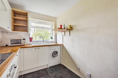 1 bedroom in a flat share to rent, Southcote Road,  Reading,  RG30