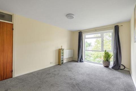 1 bedroom in a flat share to rent, Southcote Road,  Reading,  RG30