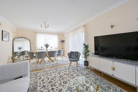 Cygnet Avenue, Feltham, TW14