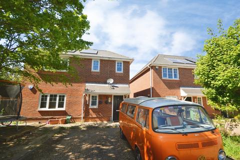 1 bedroom maisonette for sale, Kimber Place, Hounslow TW4