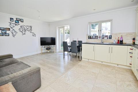 1 bedroom maisonette for sale, Kimber Place, Hounslow TW4