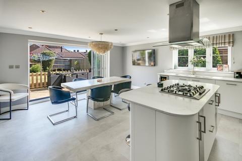 4 bedroom detached house for sale, Dunnings Road, East Grinstead, RH19
