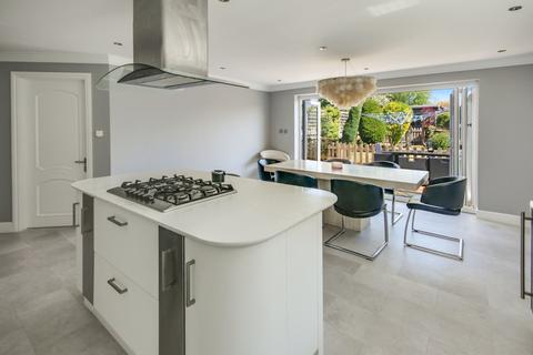 4 bedroom detached house for sale, Dunnings Road, East Grinstead, RH19