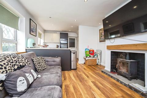 3 bedroom semi-detached house for sale, Whinside Crescent, Thurnscoe, Rotherham