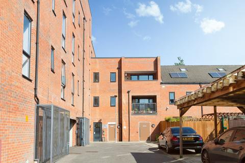 1 bedroom flat for sale, Marine Crescent, ILFORD, Essex, IG6
