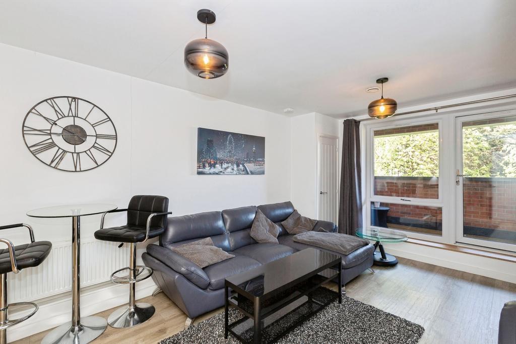 Apartment in London, London Borough of Redbridge - View 4