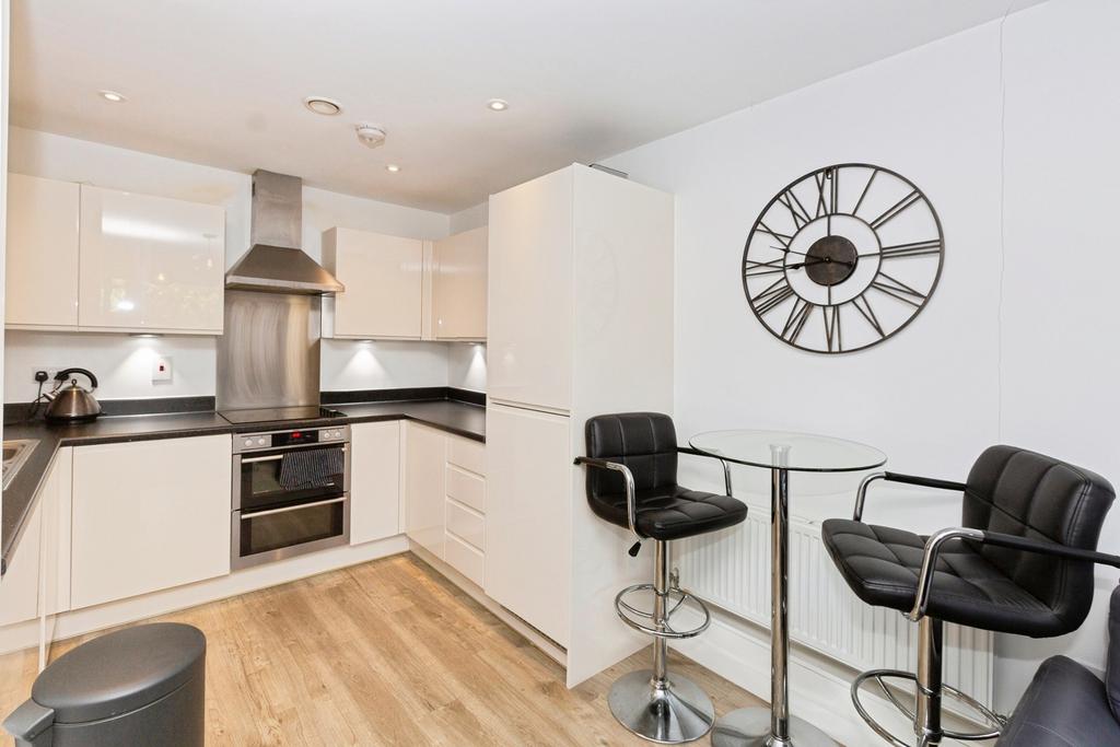 Apartment in London, London Borough of Redbridge - More