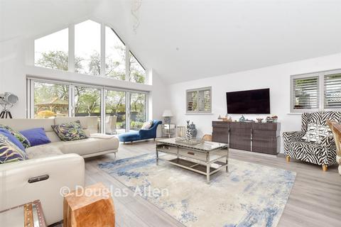 3 bedroom detached house for sale, Crown Hill, Waltham Abbey, Essex