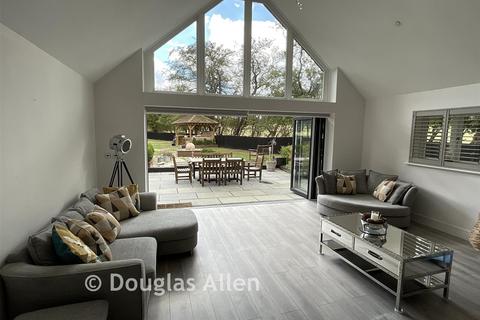 3 bedroom detached house for sale, Crown Hill, Waltham Abbey, Essex