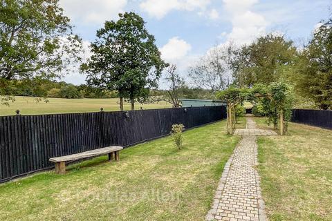 3 bedroom detached house for sale, Crown Hill, Waltham Abbey EN9