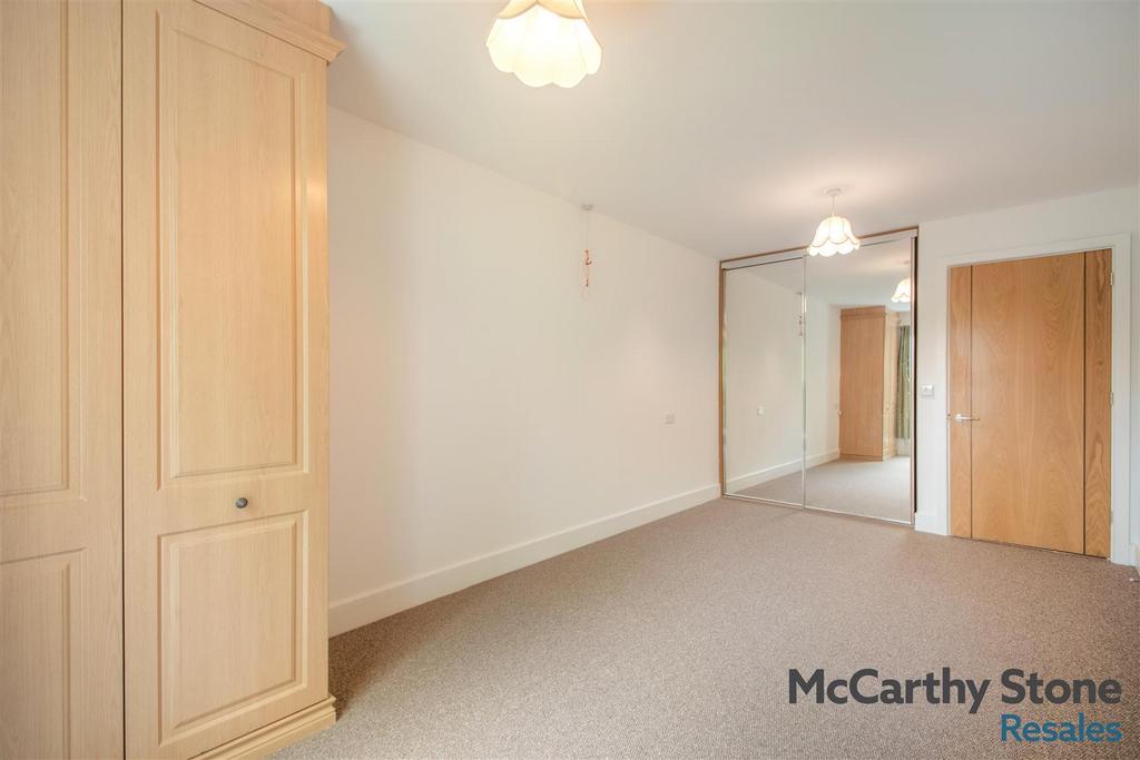 Walk-in wardrobe