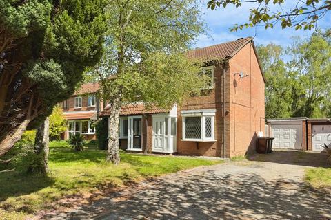 3 bedroom semi-detached house to rent, Woodvale Close, Lincoln LN6