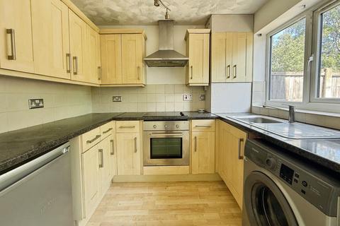 3 bedroom semi-detached house to rent, Woodvale Close, Lincoln LN6