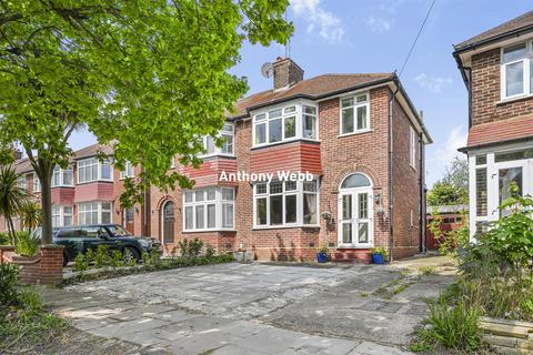 Fountains Crescent, Southgate, N14