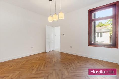 4 bedroom house for sale, Chelmsford Road, London