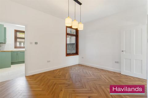 4 bedroom house for sale, Chelmsford Road, London